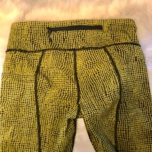 Lululemon workout pants sz4. Worn twice.